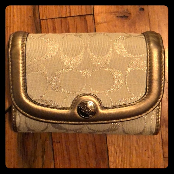 EUC Signature Coach Wallet - Picture 1 of 6